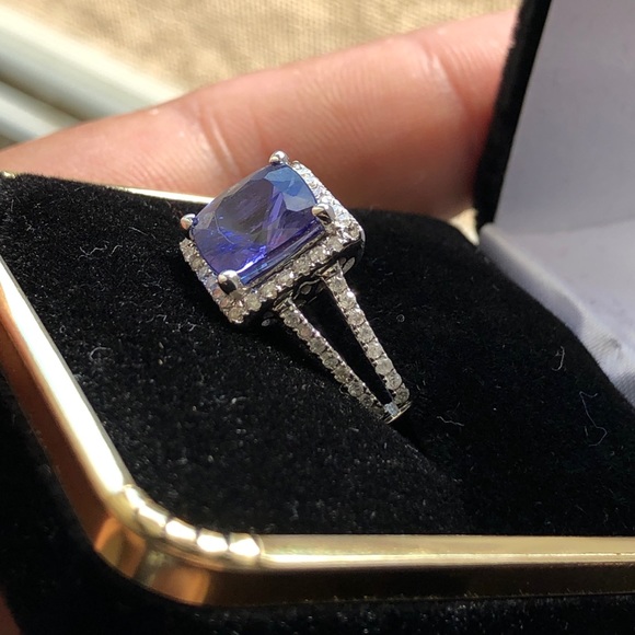 14K Gold Tanzanite & Diamond Ring - Picture 3 of 8